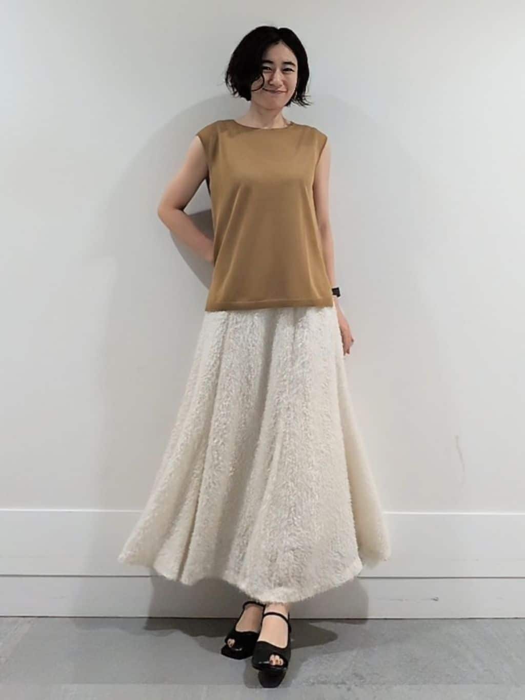 ミズタさんの「UNTITLED｜【アンサンブル可/洗える】シアーノースリーブ プルオーバー」を使ったコーディネート
