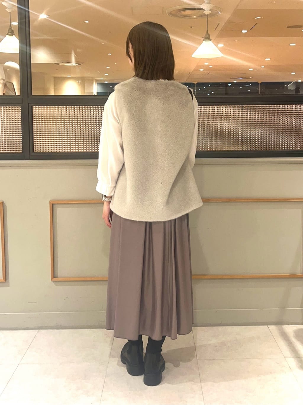 kumiさんの「INDIVI｜【セットアップ可能】スエード調サテンブラウス」を使ったコーディネート