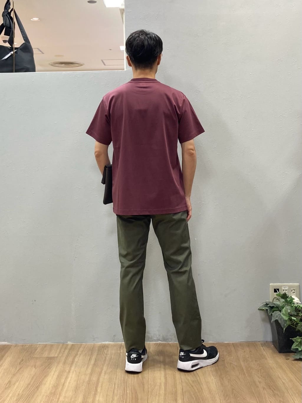 シュンさんの「TAKEO KIKUCHI｜【COOL CITY WEAR】ワンポイント刺しゅう ポケットTシャツ /接触冷感」を使ったコーディネート