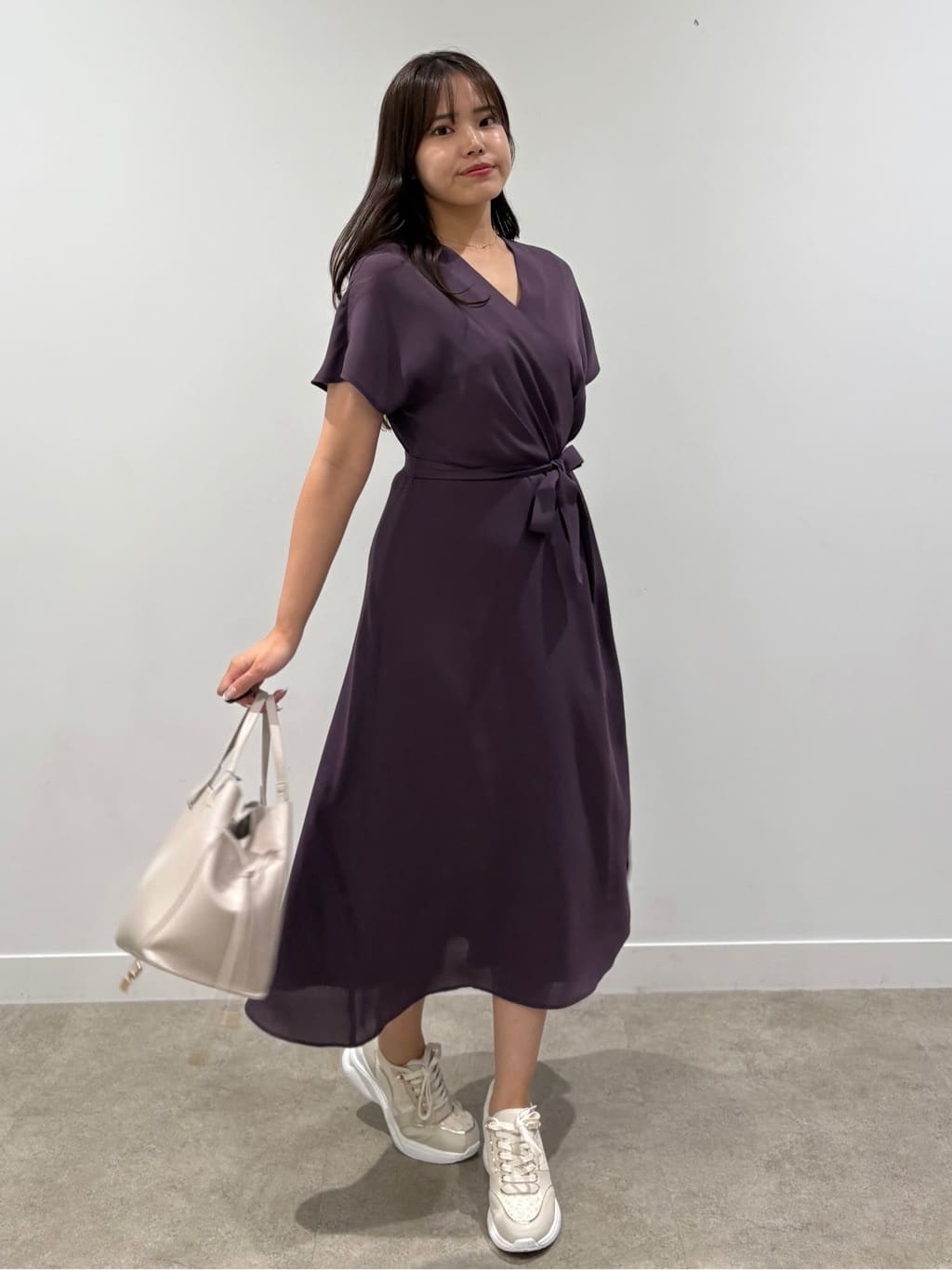 MISAKIさんの「COUP DE CHANCE｜【手洗い可／日本製】カシュクール風ワンピース」を使ったコーディネート