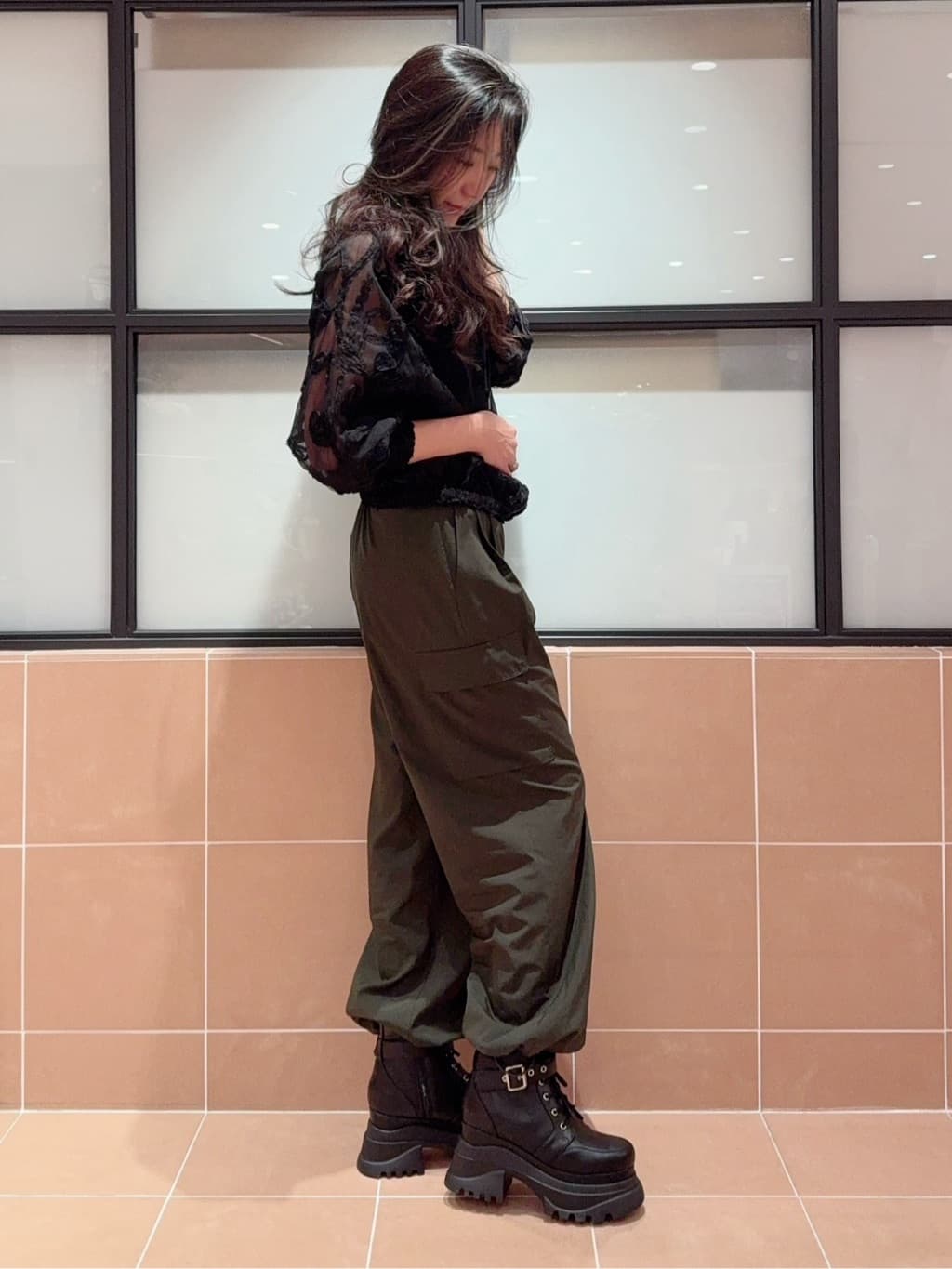 kaoriさんの「ESPERANZA｜レースアップバックル厚底ブーツ」を使ったコーディネート