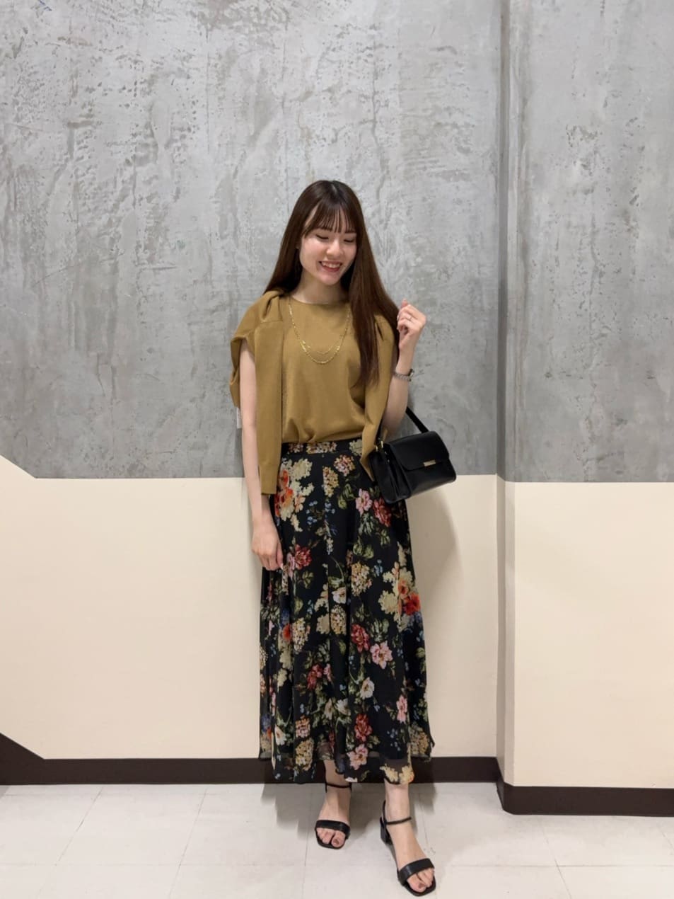 mayuさんの「UNTITLED｜【アンサンブル可/洗える】シアーノースリーブ プルオーバー」を使ったコーディネート
