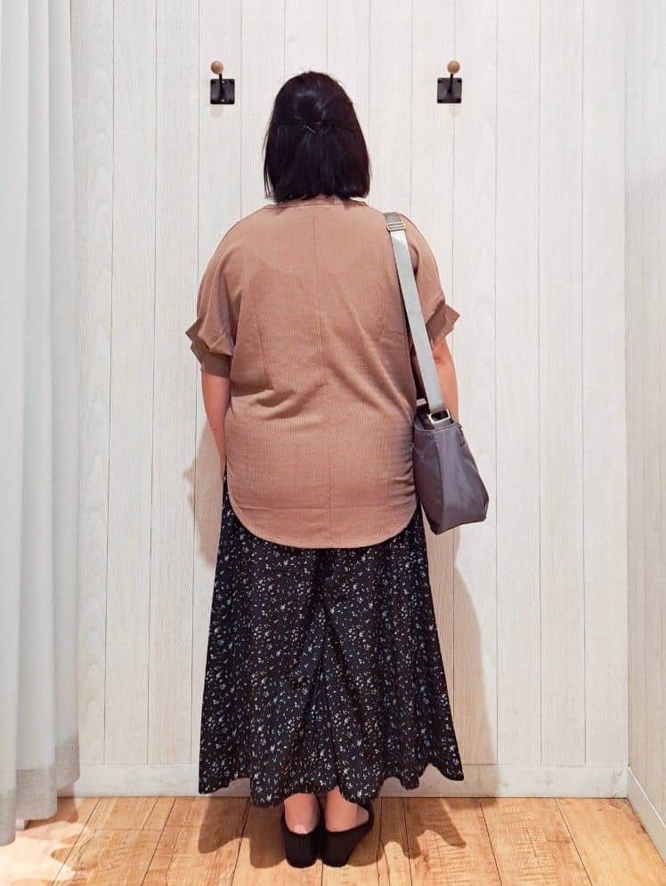 kotomiさんの「SHOO･LA･RUE｜【洗える】お袖のタックがアクセント インせず着られる さらさらドルマントップス」を使ったコーディネート