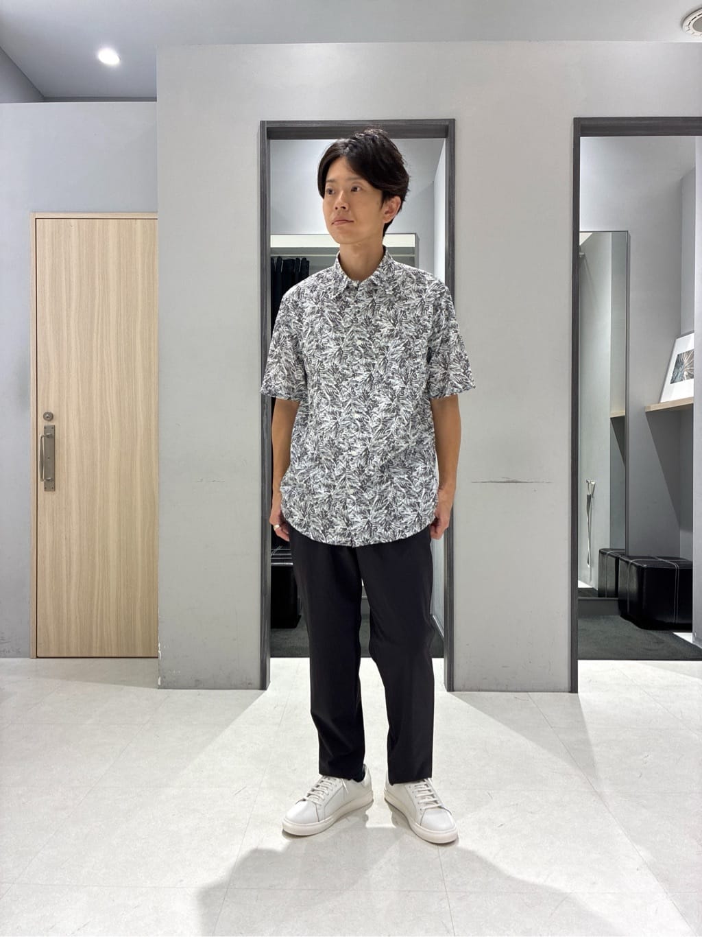 わいずみさんの「TAKEO KIKUCHI｜【3Dナイロンストレッチ】スリムイージーパンツ」を使ったコーディネート