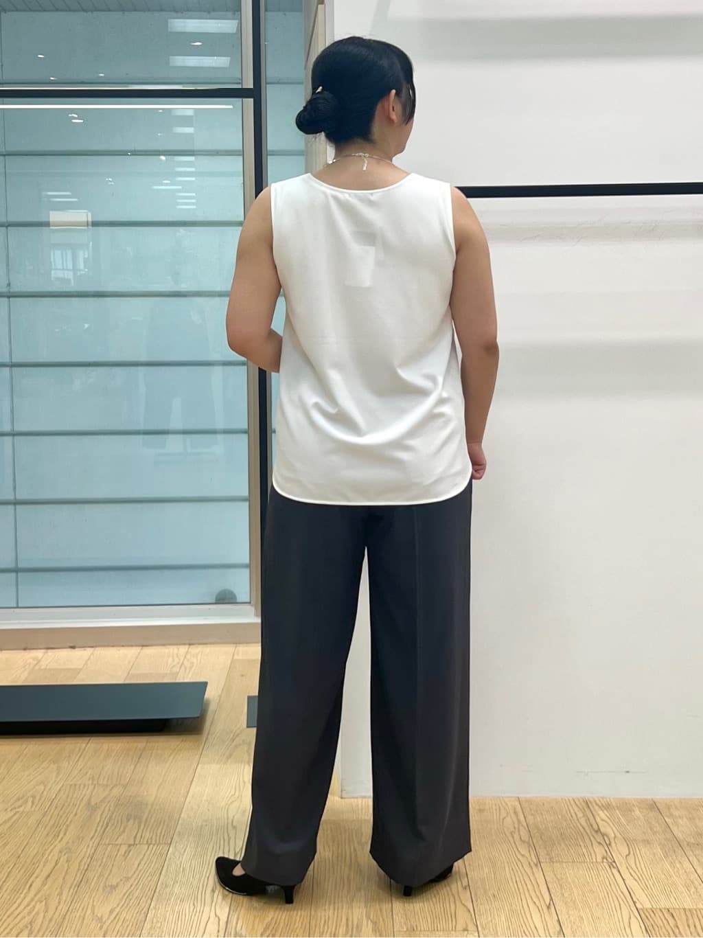 shimaさんの「INDIVI｜【羽織りとしても活躍！】ケープカラーブラウス」を使ったコーディネート