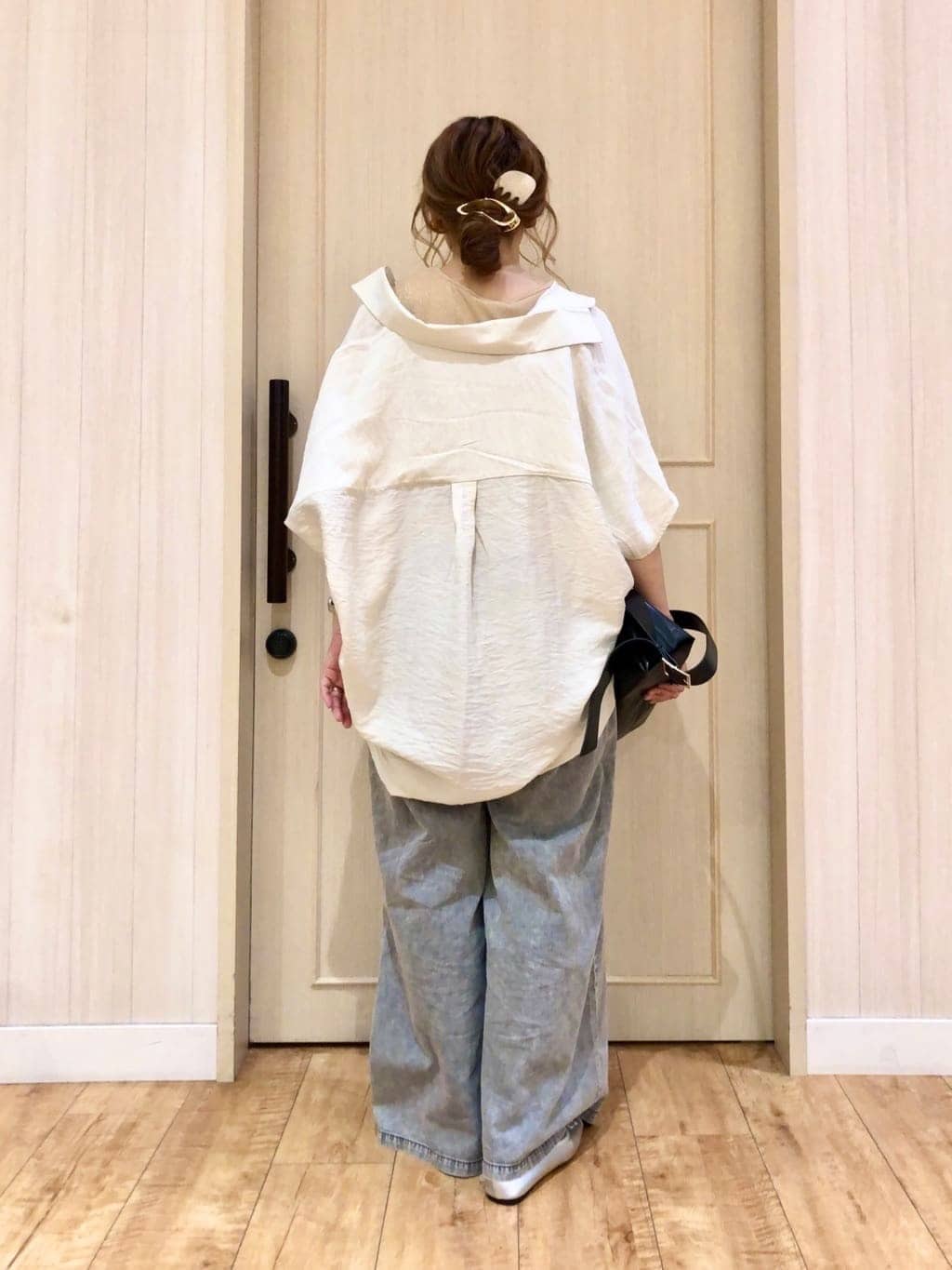 YOUさんの「SHOO･LA･RUE｜【洗える/S-LL/5分袖】1枚でも羽織としても。さらさらドレープシャツ」を使ったコーディネート