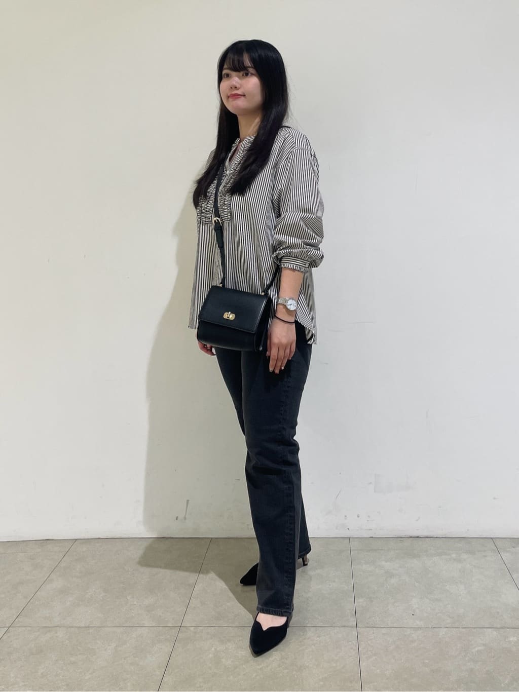 emikaさんの「INDIVI｜【洗える】胸元タックフリル長袖ブラウス」を使ったコーディネート