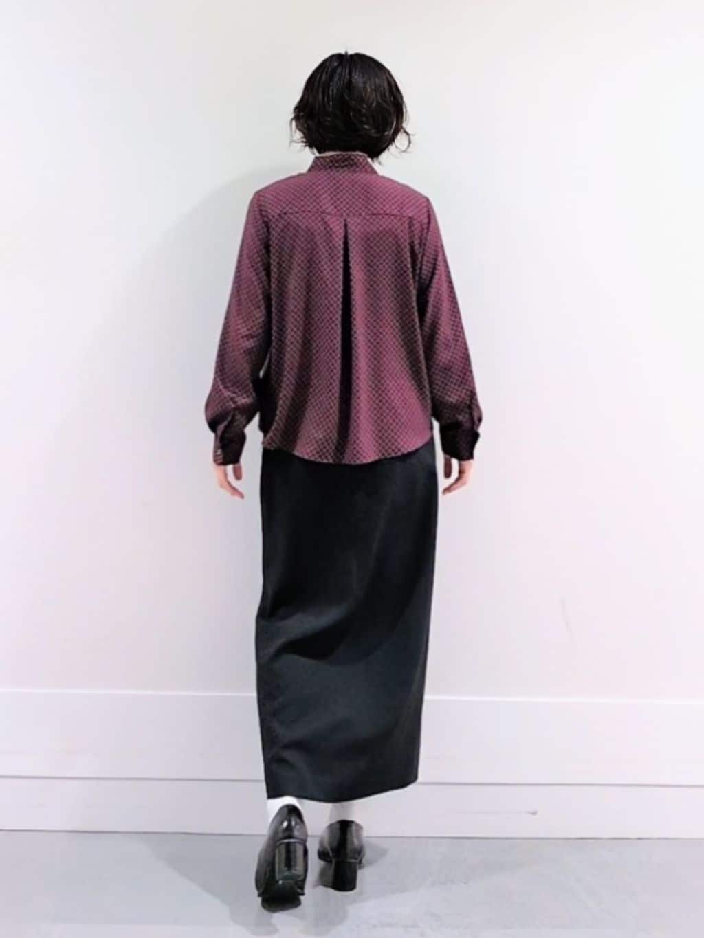 ミズタさんの「UNTITLED｜【ボウタイ/通勤スーツ/オフィス】スクエアプリントブラウス」を使ったコーディネート