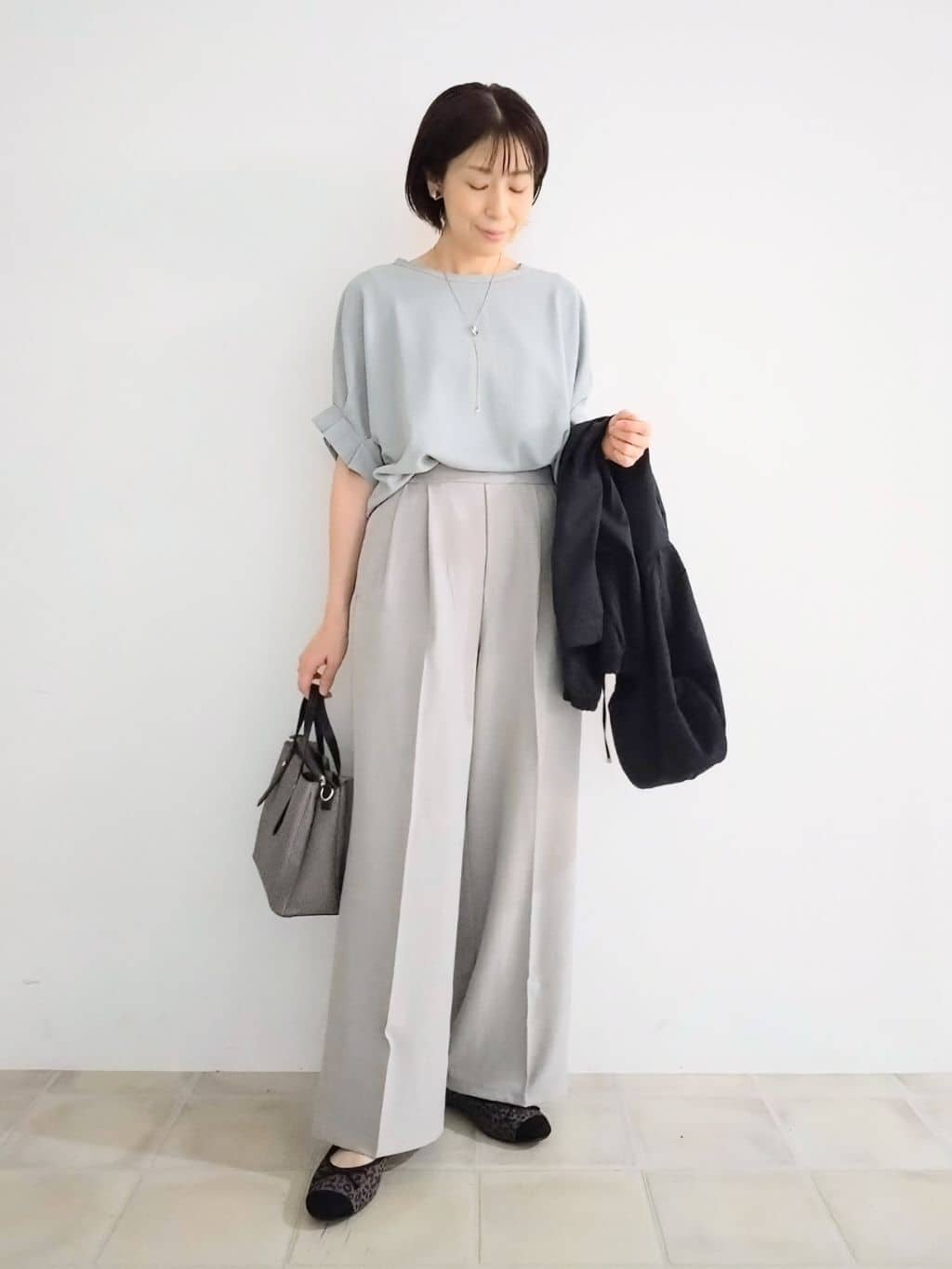 miomioさんの「SHOO･LA･RUE｜【洗える】お袖のタックがアクセント インせず着られる さらさらドルマントップス」を使ったコーディネート
