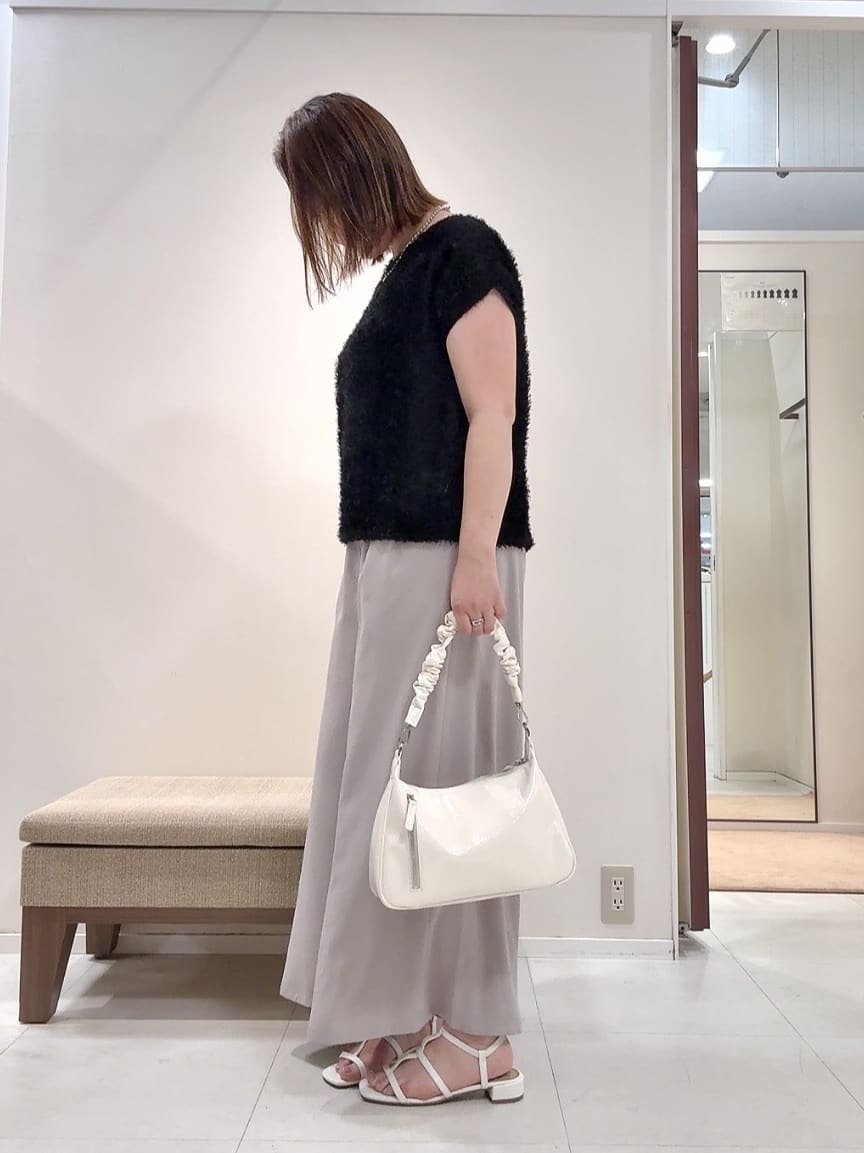 YUIさんの「UNTITLED｜【セットアップ可/洗える】フェザーフレンチスリーブブラウス」を使ったコーディネート