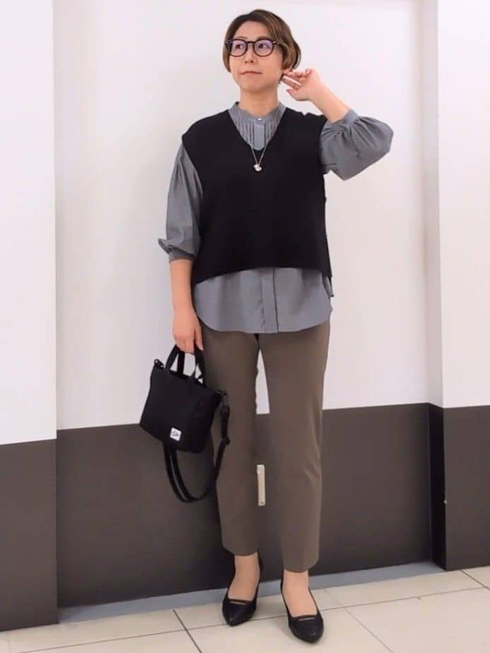 じゅりさんの「Reflect｜【程よいゆとり感／体型カバー】ピンタックデザインシャンブレーブラウス」を使ったコーディネート