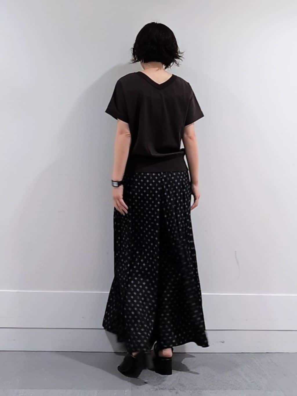 ミズタさんの「UNTITLED｜【洗える/前後2WAY】ネックプルオーバーニット」を使ったコーディネート