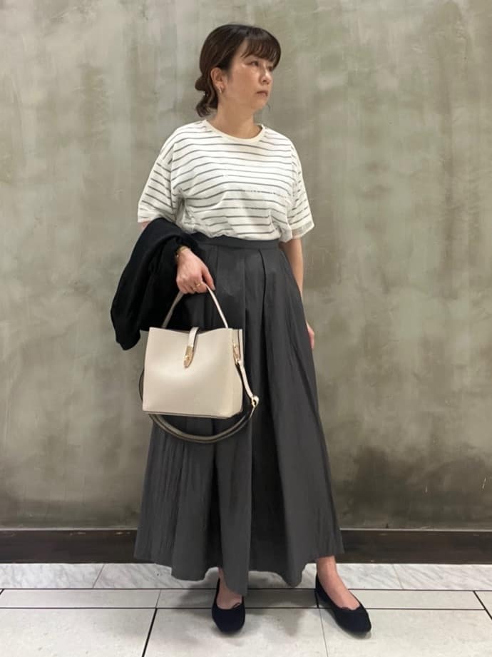 すえさんの「grove｜ラフだけどおしゃれ　チュールレイヤードTシャツ」を使ったコーディネート