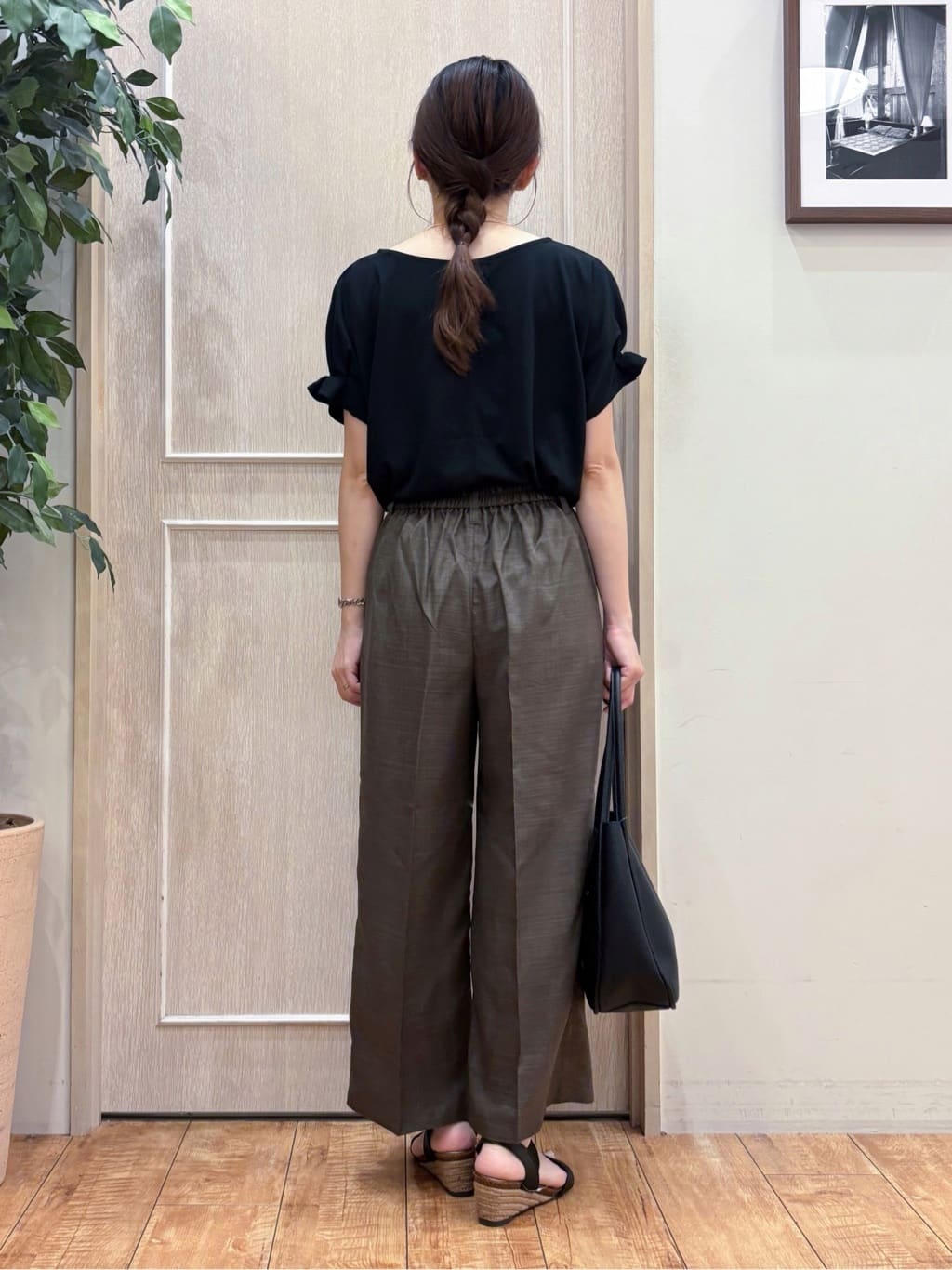 なみさんの「SHOO･LA･RUE｜【S-LL/UV/プチプラ】お袖タックで好印象 デザインTシャツ」を使ったコーディネート