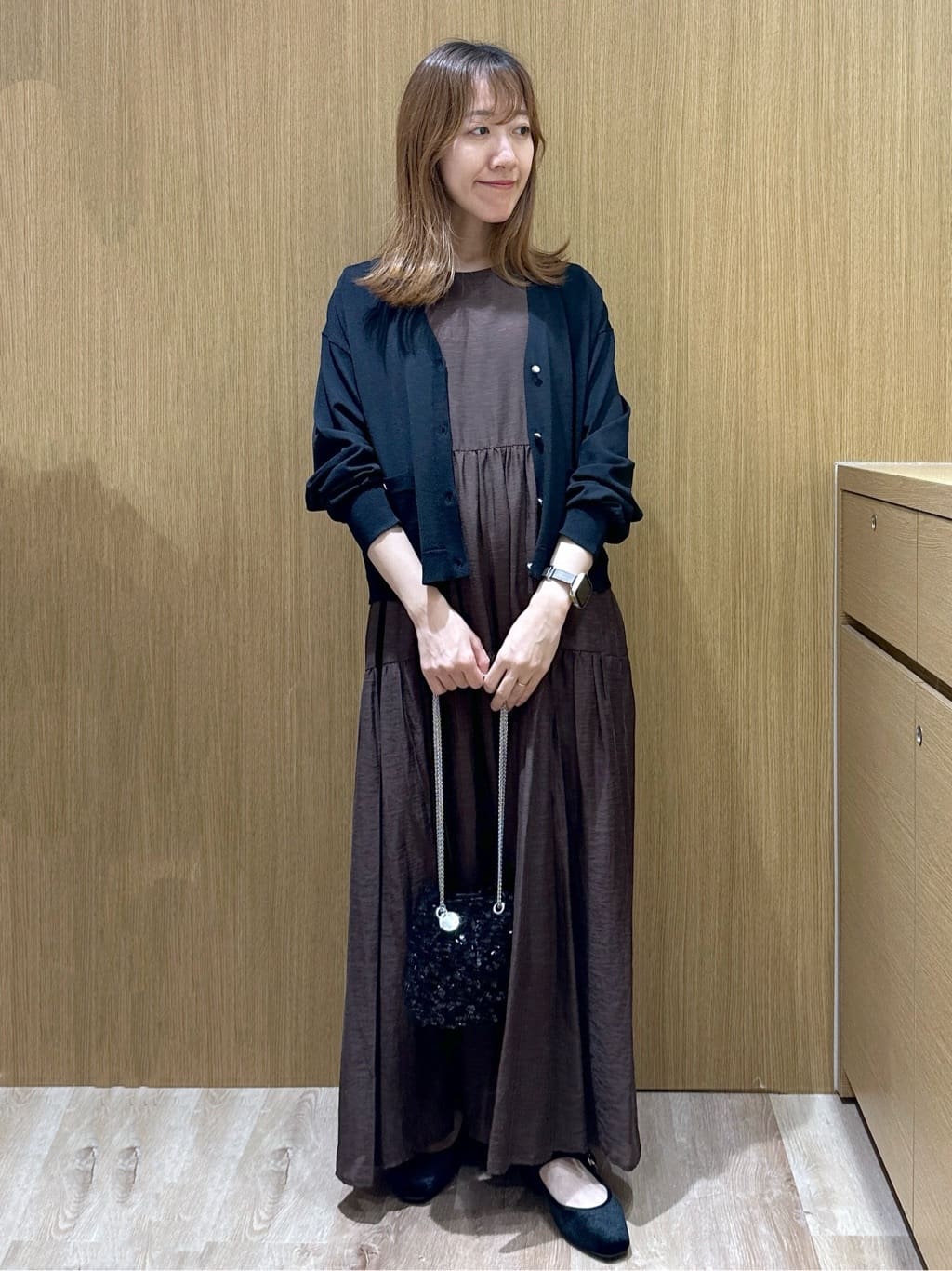 yukaさんの「OPAQUE.CLIP｜リラクシーVネックニットカーディガン【UVケア／接触冷感／洗濯機洗い可／抗ピル】」を使ったコーディネート