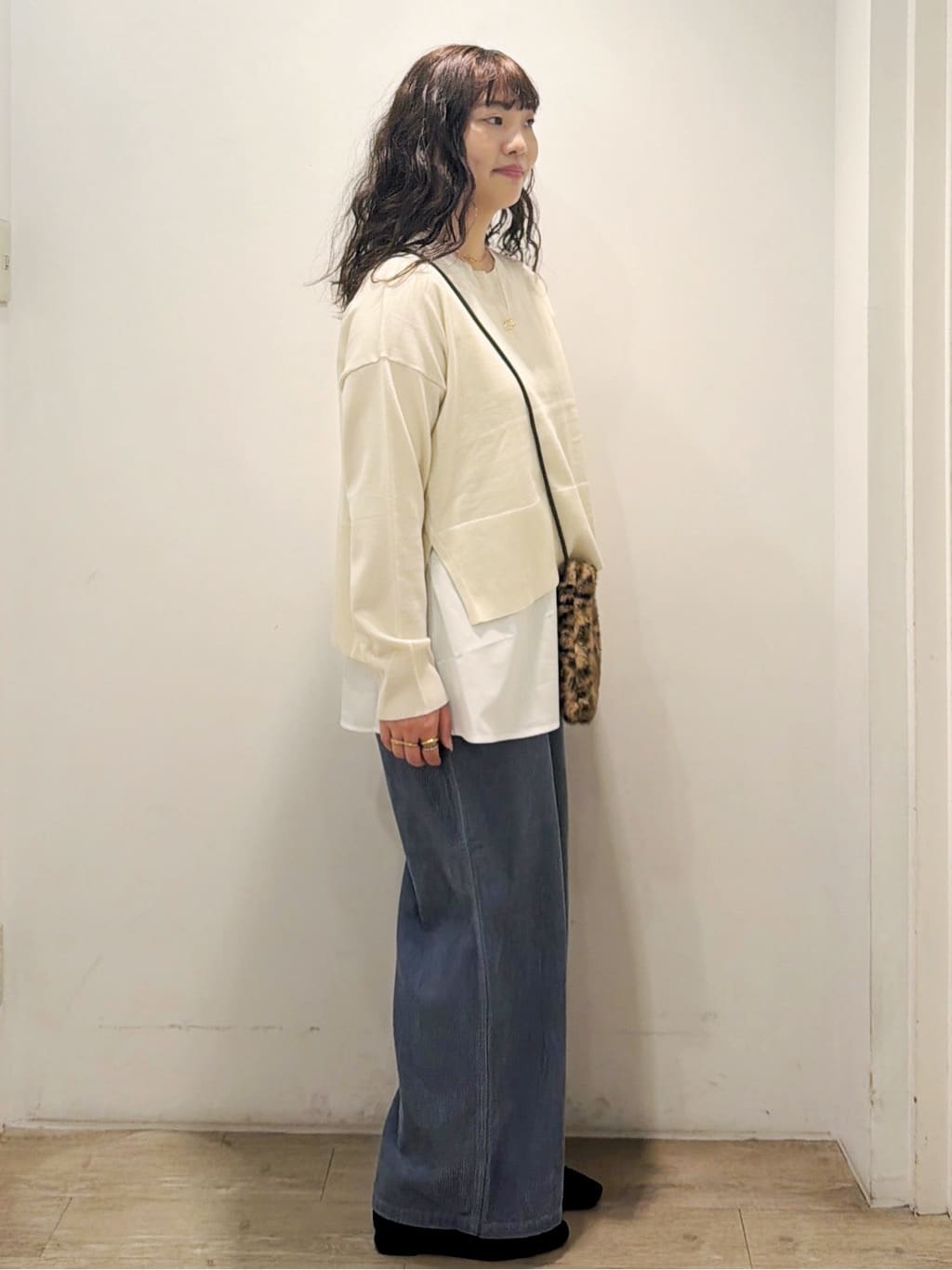 sumicaさんの「OPAQUE.CLIP｜《ツインセット》リラクシーサイドスリットニット&times;ドッキングタンク【洗濯機洗い可】」を使ったコーディネート