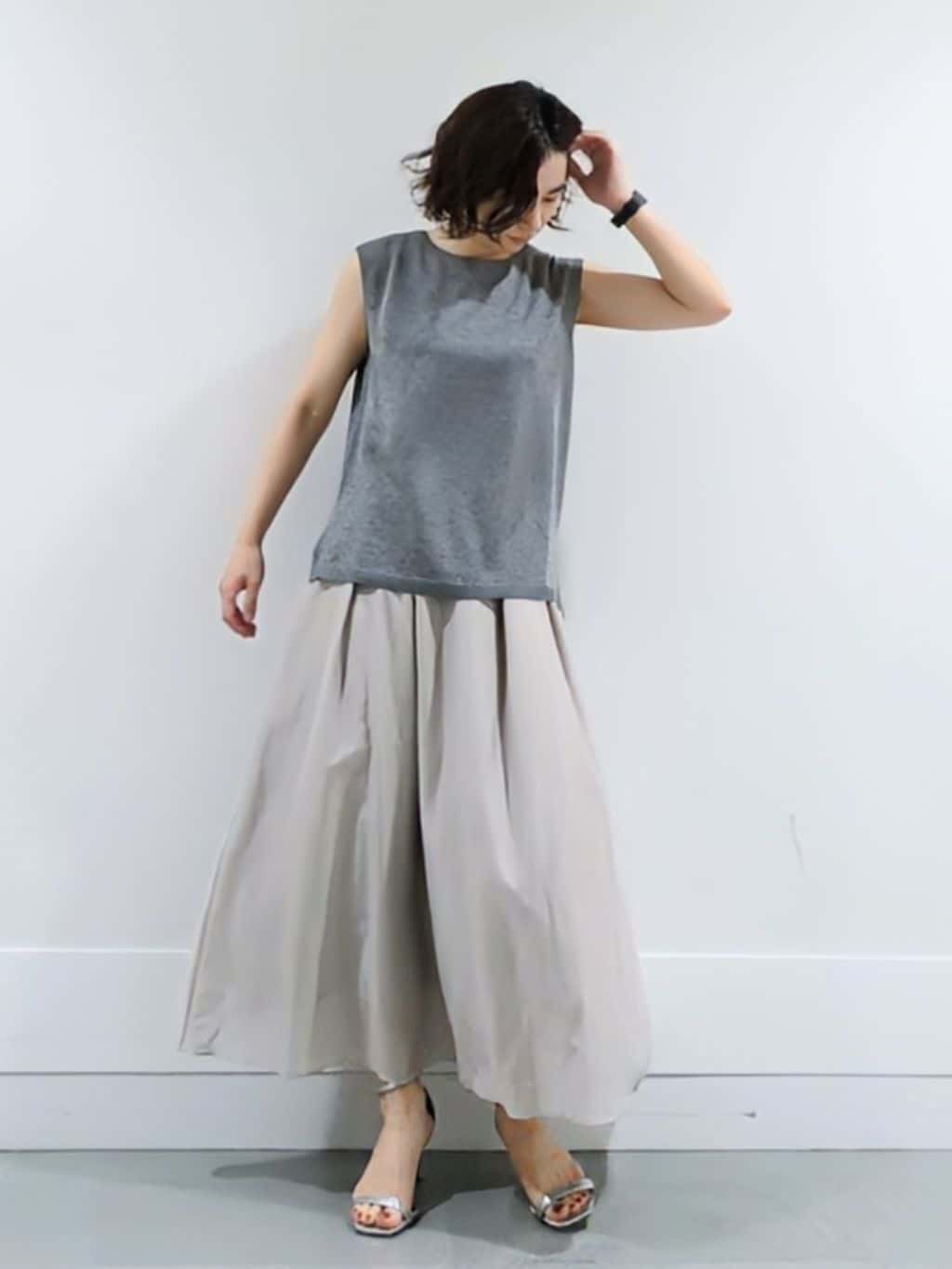 ミズタさんの「UNTITLED｜【アンサンブル可/洗える】シアーノースリーブ プルオーバー」を使ったコーディネート