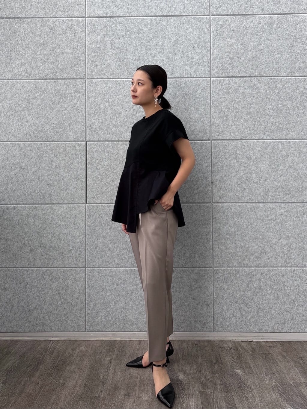 ayanoさんの「INDIVI｜Comfy SET UP｜イージーテーパードパンツ【セットアップ対応／通勤/カセット服】」を使ったコーディネート