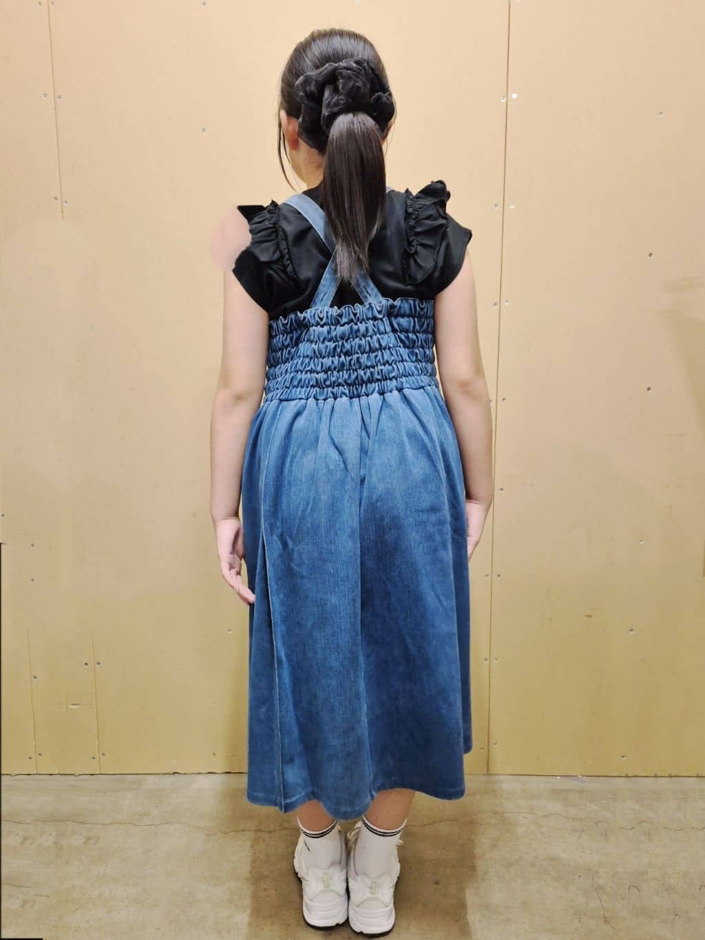 ひさえさんの「THE SHOP TK｜【110ー160】コットン肩フリルTシャツ」を使ったコーディネート