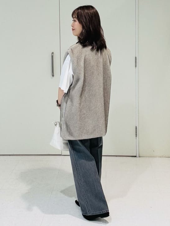 makiさんの「UNTITLED｜【コットン100/ゆったり/ショート丈/洗える】ベロアロゴTシャツ」を使ったコーディネート