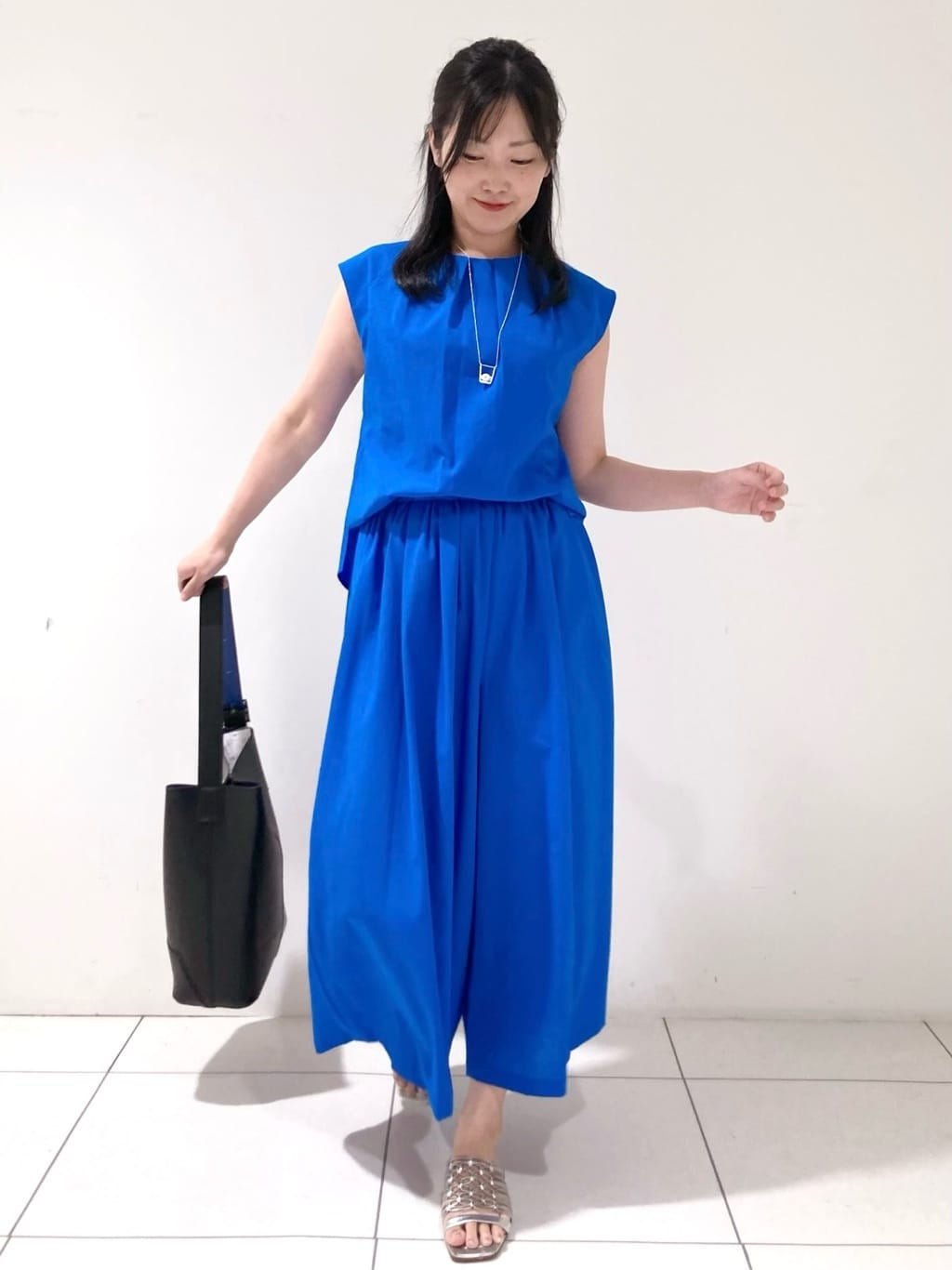 momokoさんの「INDIVI｜【クールエアー素材／UVケア／吸汗速乾】エアリータックブラウス」を使ったコーディネート