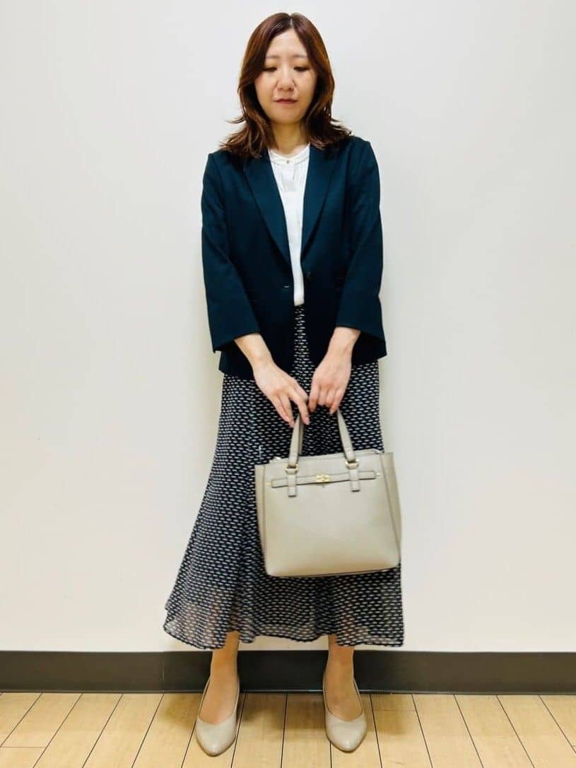 miiiさんの「Reflect｜【インナーに◎／すっきり見え！長め丈】タックデティールブラウス」を使ったコーディネート