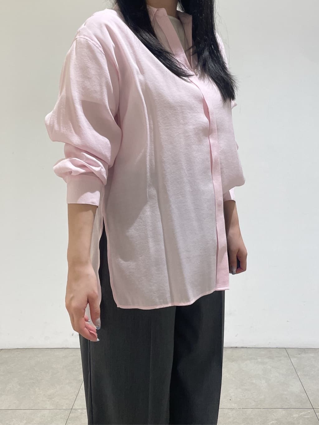 emikaさんの「INDIVI｜【体型カバー／清涼感】シアーオーバーシャツ」を使ったコーディネート