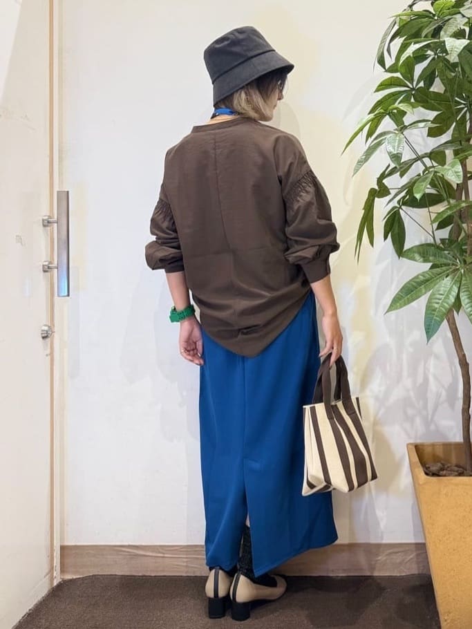misakiさんの「SHOO･LA･RUE｜【洗濯後しわになりにくい】ポケット付き ナロースカート」を使ったコーディネート