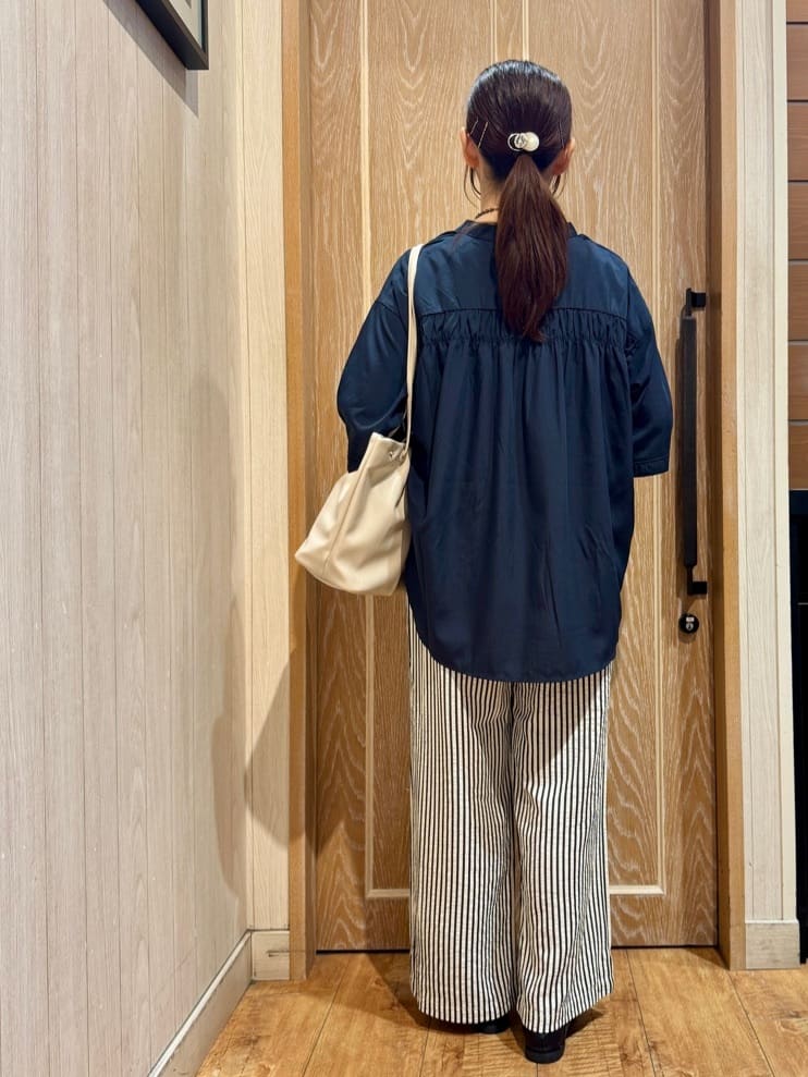 KAORIさんの「SHOO･LA･RUE｜【S-LL/洗濯後しわになりにくい】バックギャザーがアクセント スッキパーブラウス」を使ったコーディネート