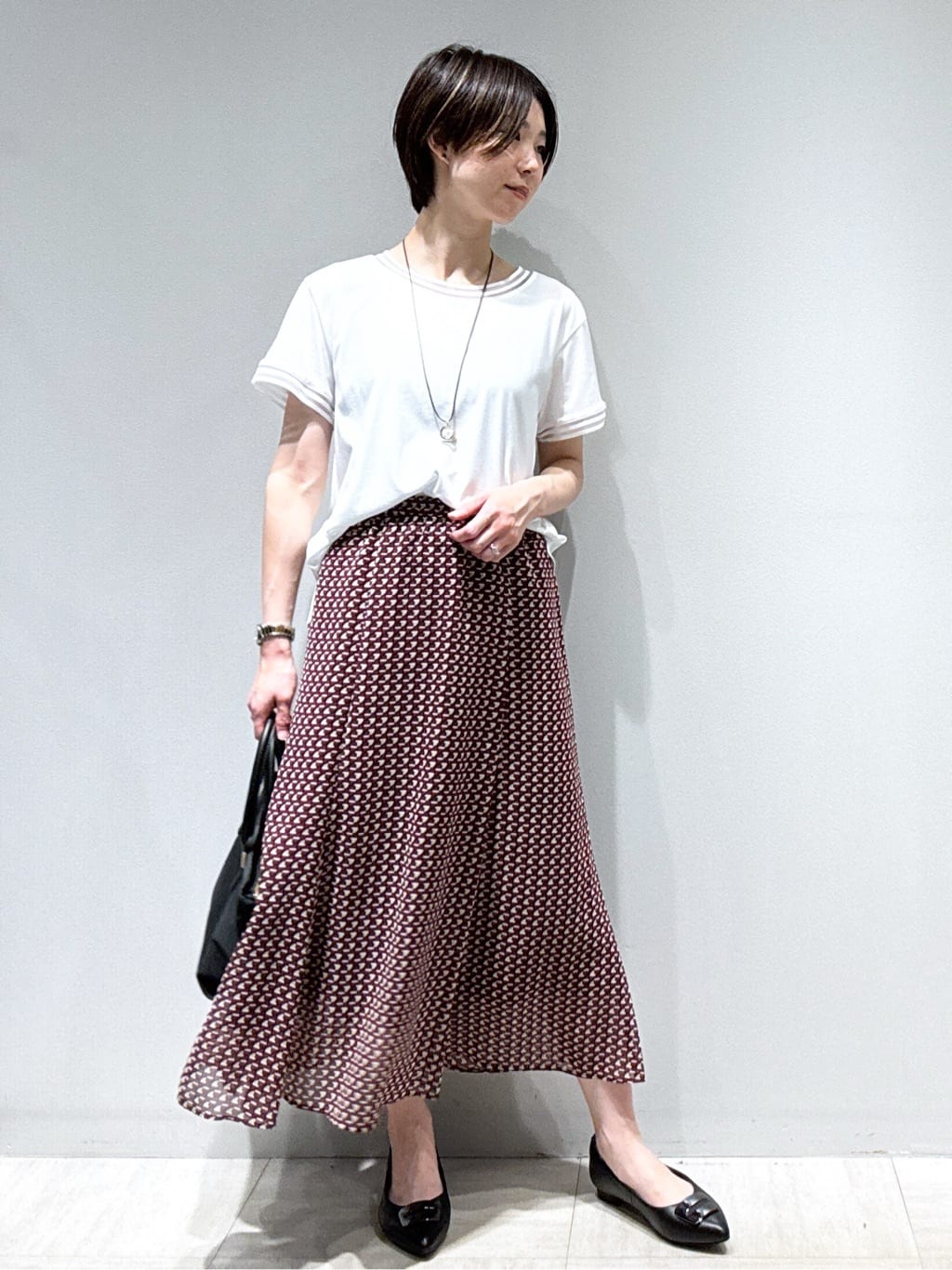 まちこさんの「Reflect｜【WEB先行カラーあり／マシンウォッシュ可／ウエスト総ゴム】コツキ幾何柄ロングスカート」を使ったコーディネート