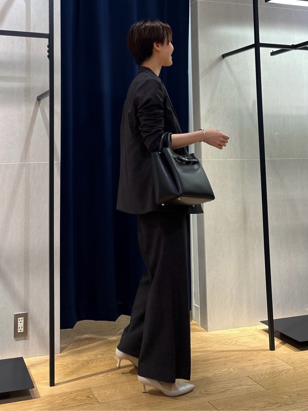 kanaeさんの「INDIVI｜【洗える／セットアップ可能】凹凸ストレッチ素材ストレートパンツ」を使ったコーディネート