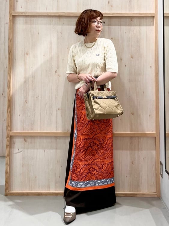 nakoさんの「THE SHOP TK｜ワンポイント刺繍ケーブル半袖ニット【洗濯機OK】」を使ったコーディネート
