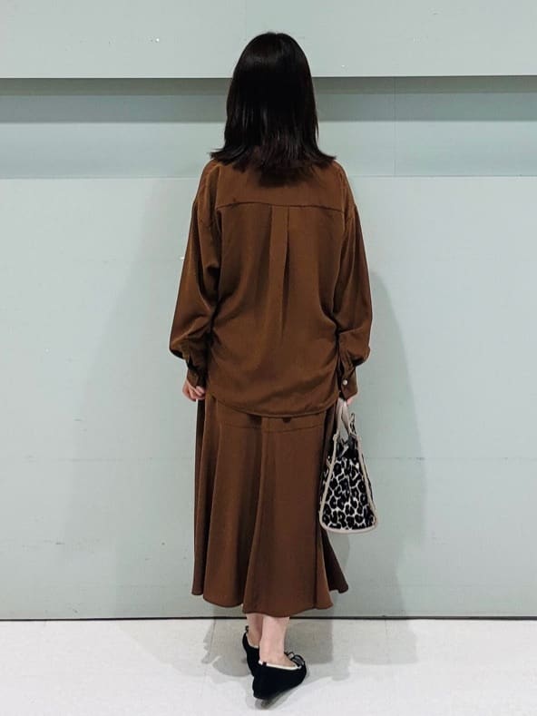 makiさんの「UNTITLED｜【セットアップ可/スキッパー/ゆったり】リラクパウダーシャツ」を使ったコーディネート
