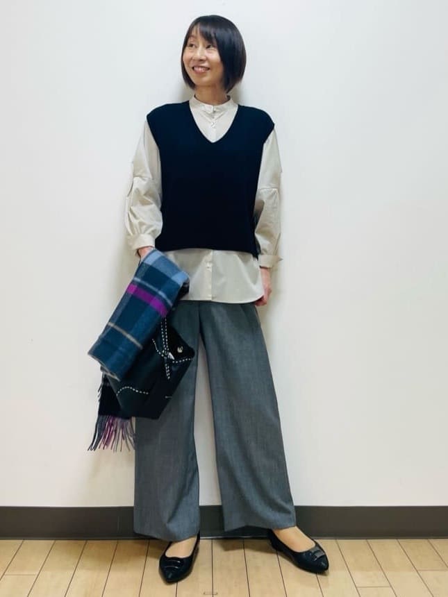 Riiさんの「Reflect｜【さらっと一枚で決まる／重ね着にもおすすめ◎】タックスリーブシャツブラウス」を使ったコーディネート