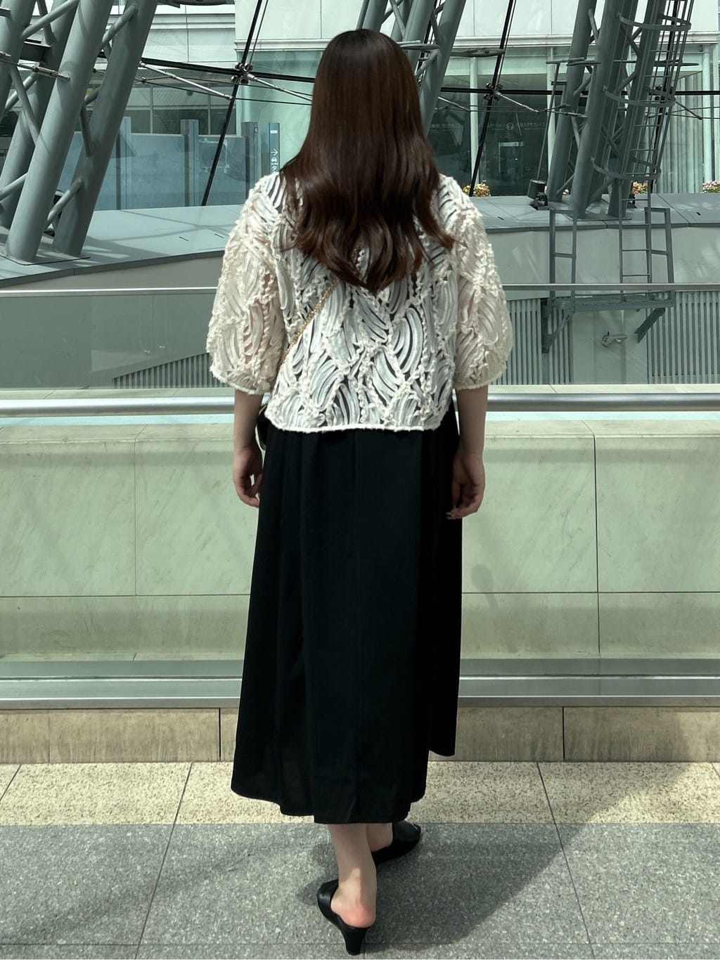 sayaさんの「OPAQUE.CLIP｜シアー刺繍レース前開きブラウス【洗濯機洗い可】」を使ったコーディネート