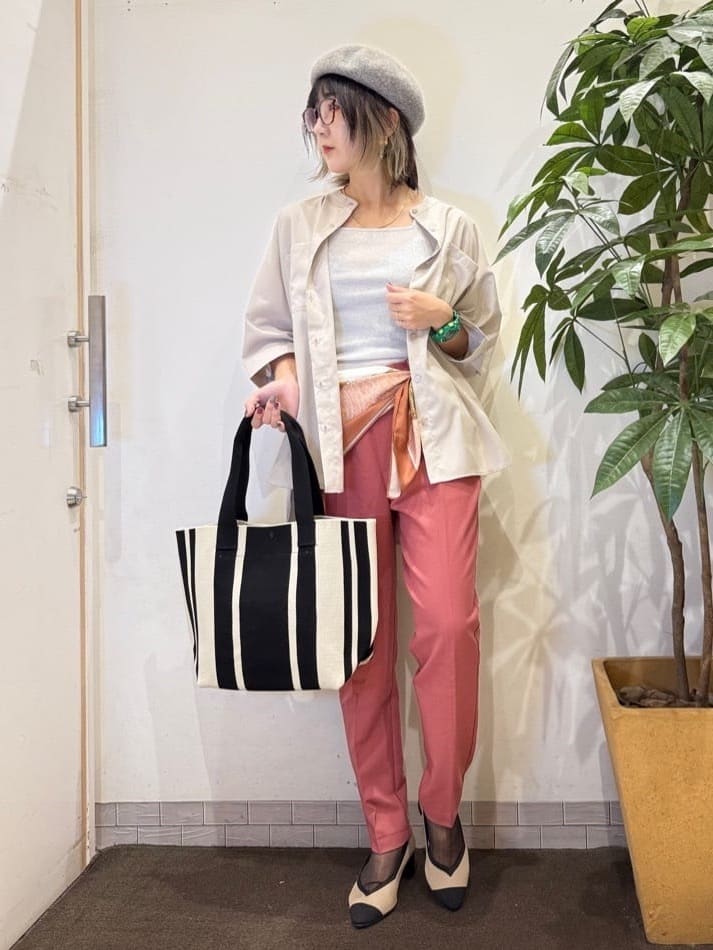 misakiさんの「SHOO･LA･RUE｜【S-LL/洗濯後しわになりにくい】コットン風 前あきドルマンブラウス」を使ったコーディネート