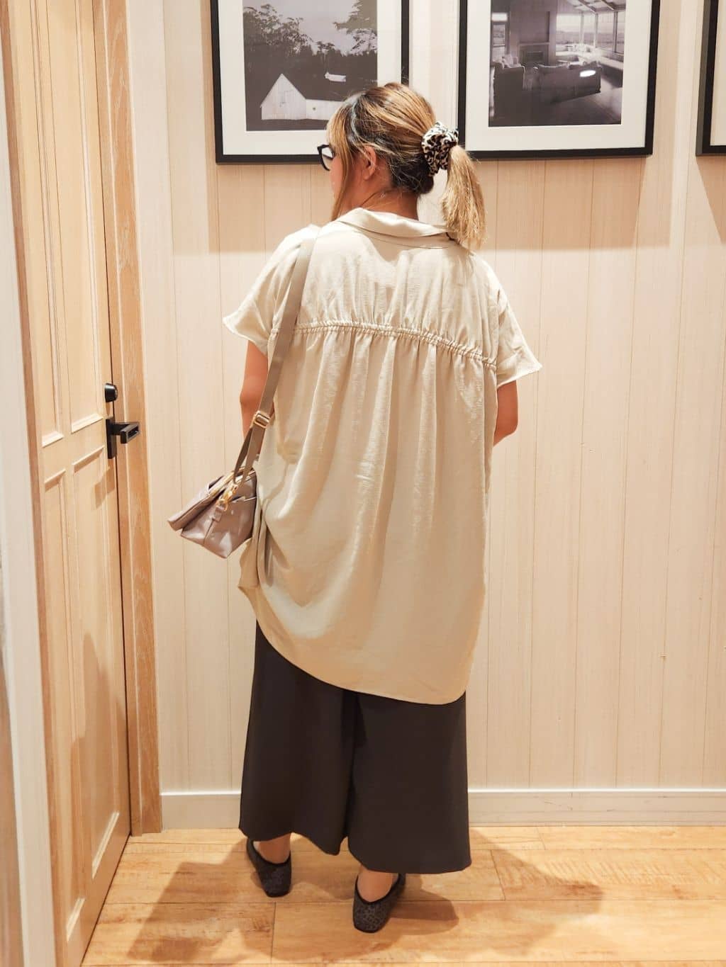 れーやんさんの「SHOO･LA･RUE｜【S-LL/体型カバー】さらりとしたタッチが心地よい バックギャザーブラウス」を使ったコーディネート