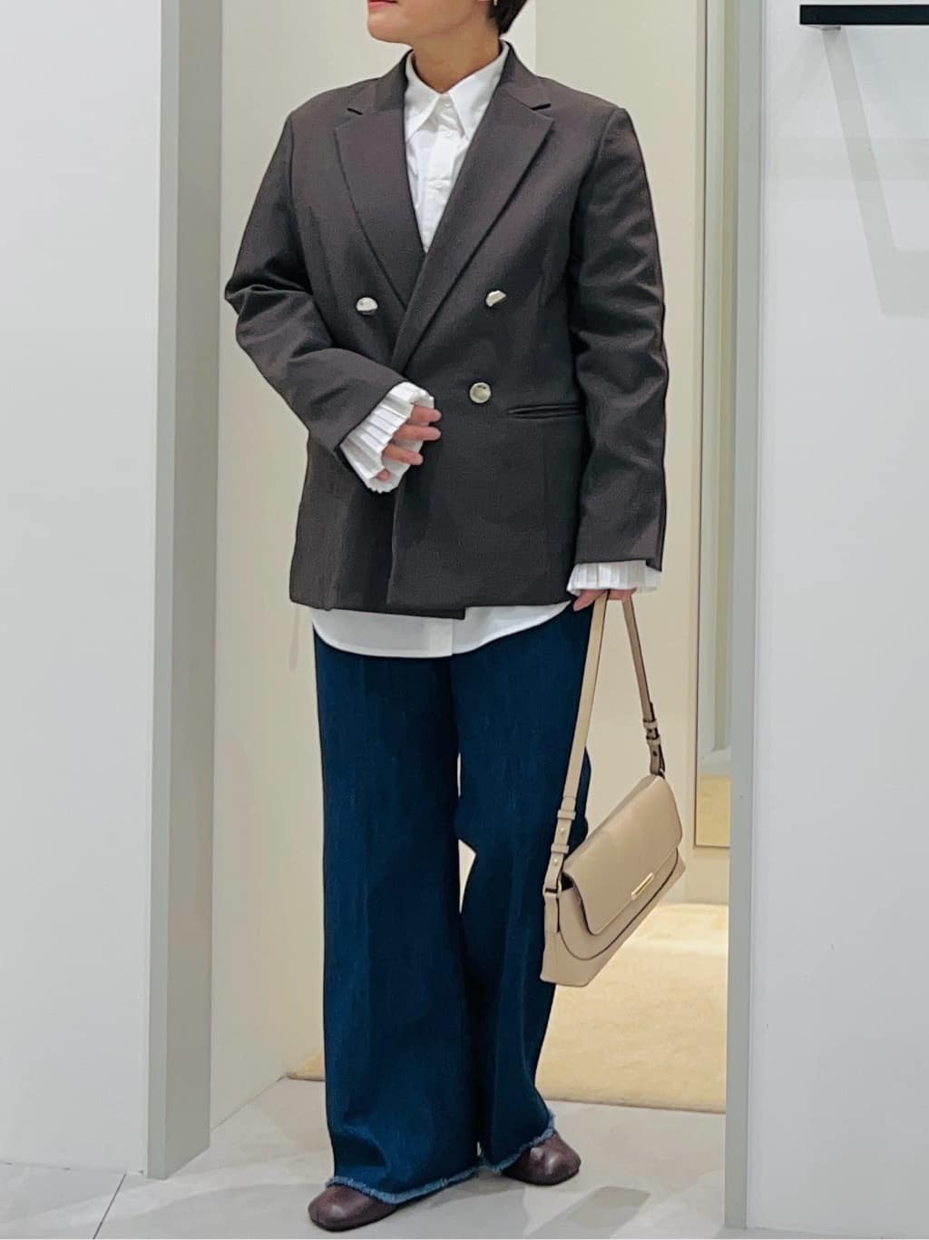 タナさんの「THE SHOP TK｜【今羽織るなら】ダブルブレストジャケット【セットアップ可/洗える】」を使ったコーディネート