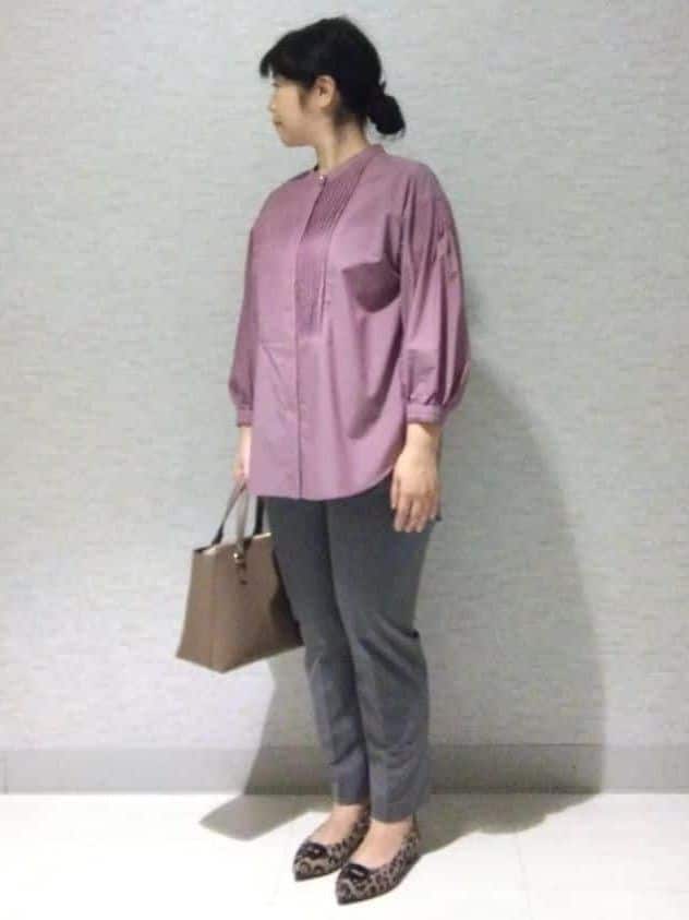 sakoさんの「Reflect｜【程よいゆとり感／体型カバー】ピンタックデザインシャンブレーブラウス」を使ったコーディネート