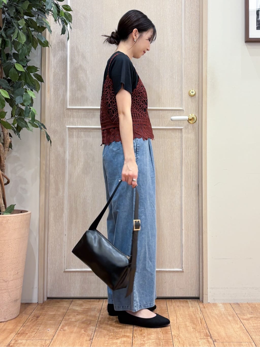 なみさんの「SHOO･LA･RUE｜【2点セット/ひんやり】レースビスチェ＋Tシャツ」を使ったコーディネート