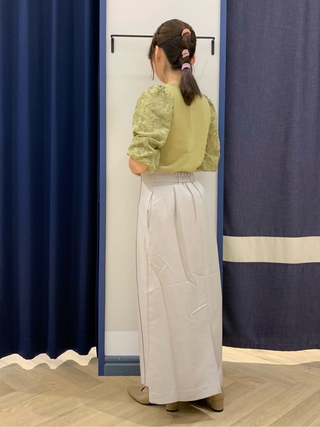 mokaさんの「grove｜【二の腕カバー】繊細さと上品さをまとう袖刺繍プルオーバーニット」を使ったコーディネート