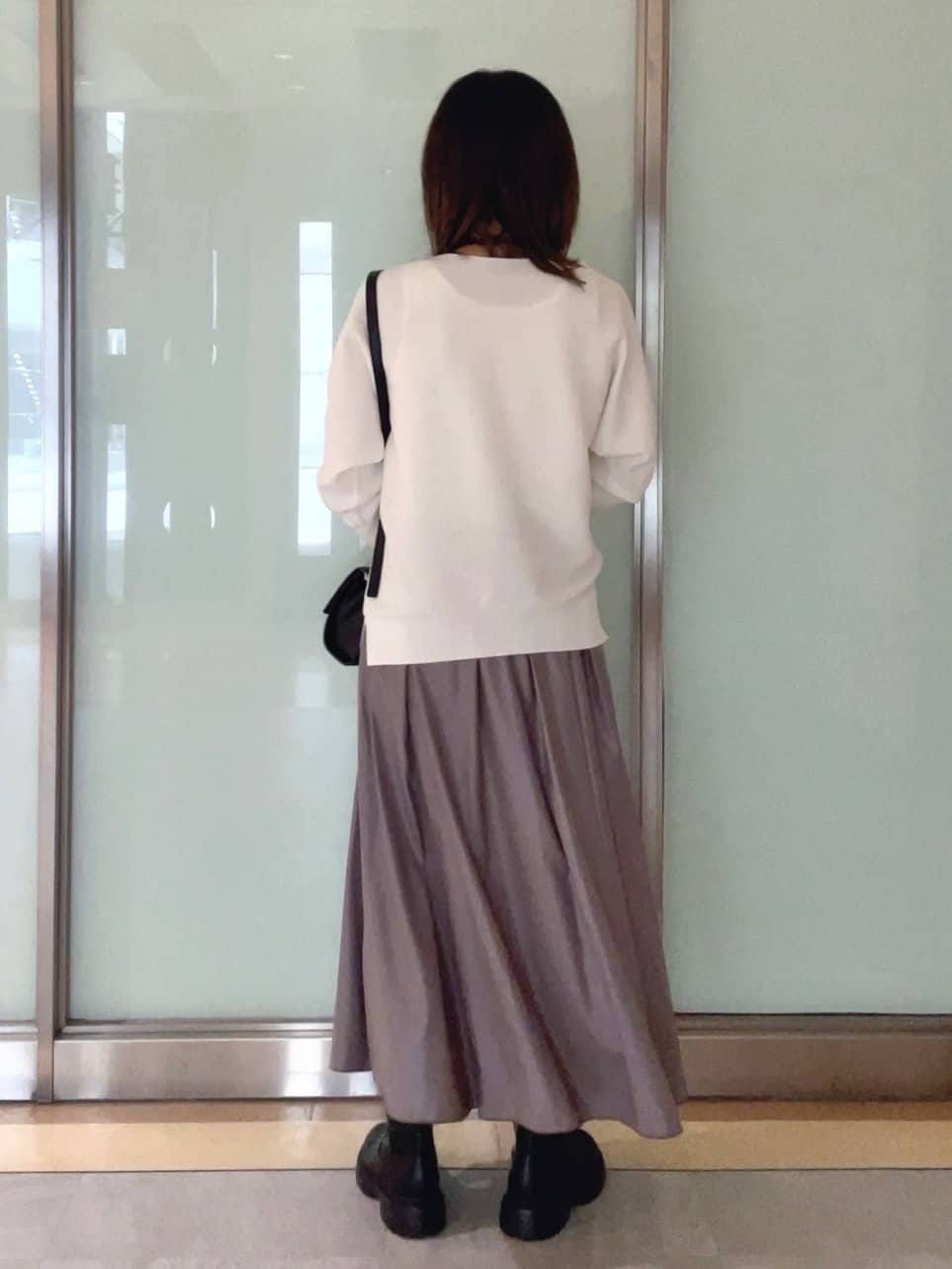 mayutaさんの「INDIVI｜レザー調ギャザースカート」を使ったコーディネート