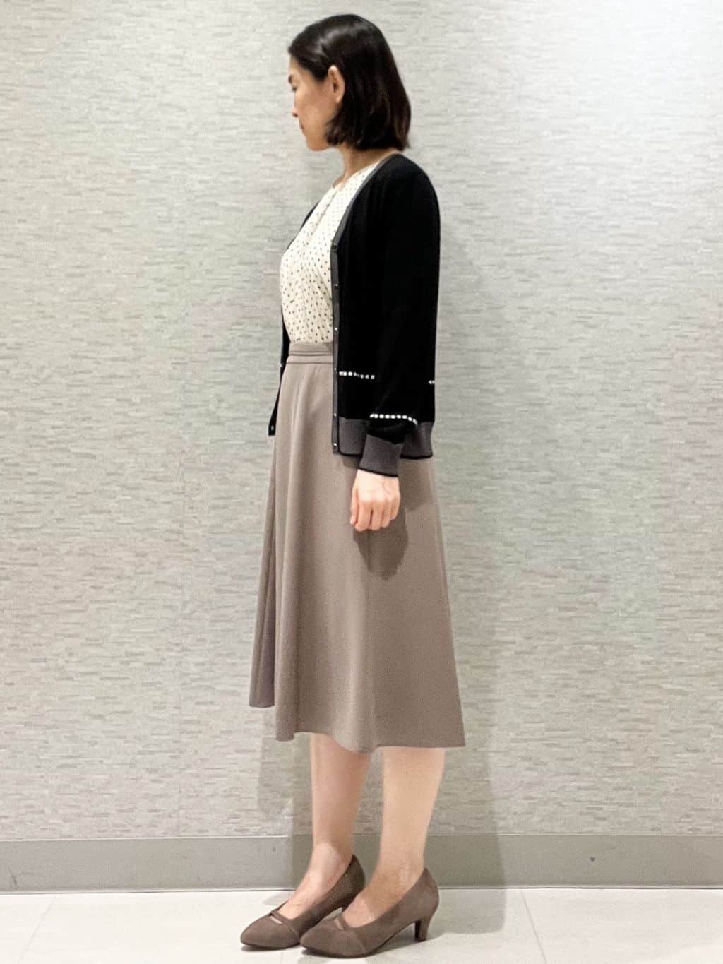 marikoさんの「Reflect｜【WEB先行カラーあり／手洗い可／アンサンブル可】バイカラーカーディガン」を使ったコーディネート