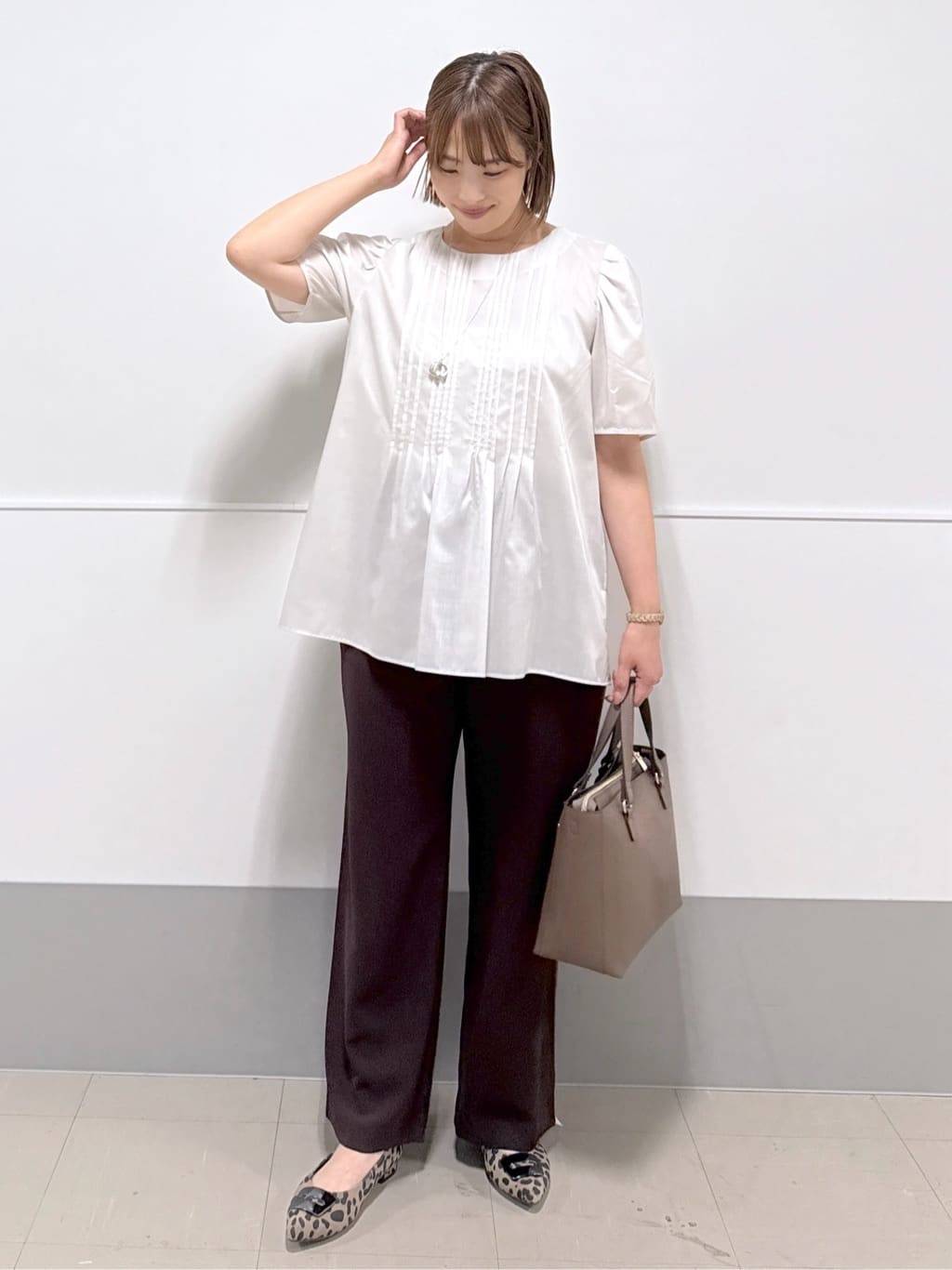 amiさんの「Reflect｜【すっきり見え！長め丈】ピンタックデザインチュニックブラウス」を使ったコーディネート
