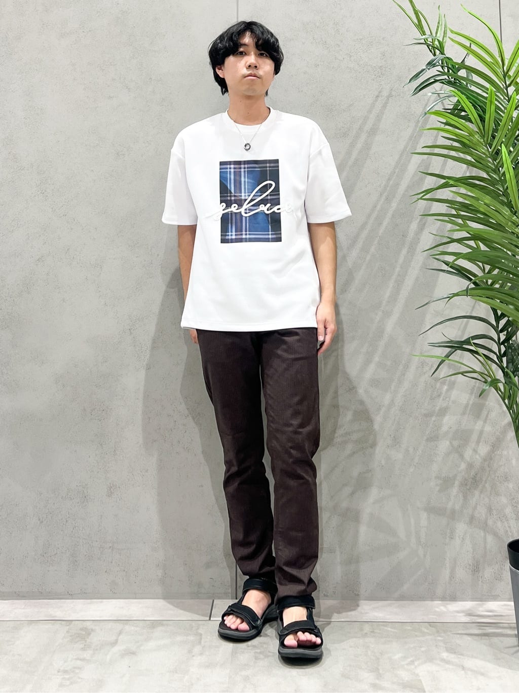 SHI-MAさんの「THE SHOP TK｜コード刺繍フォトプリント半袖Tシャツ 【洗濯機OK】」を使ったコーディネート