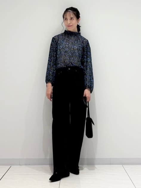 kayoさんの「INDIVI｜【秋映え柄/セットアップ可能】フラワーシフォンブラウス」を使ったコーディネート