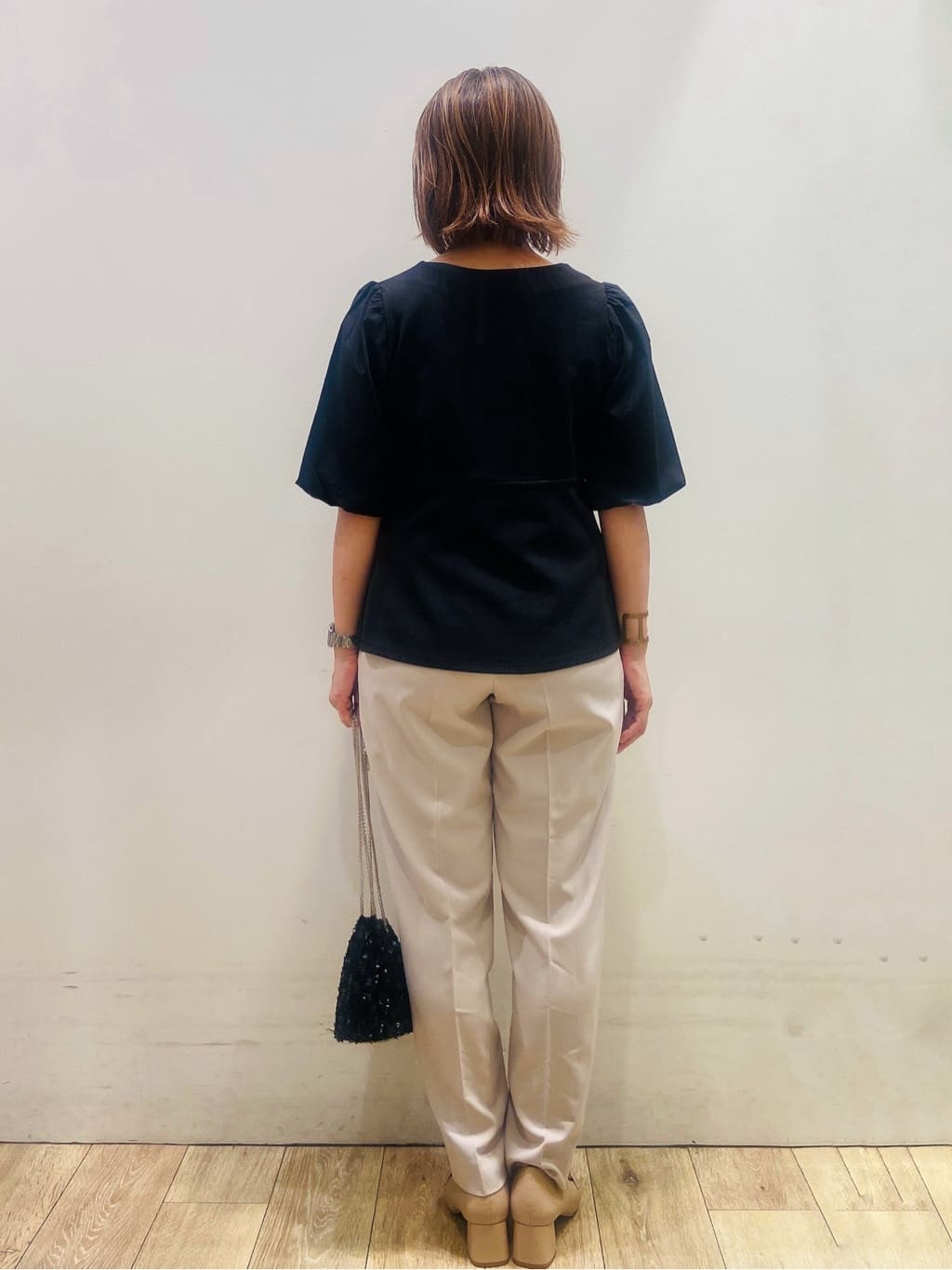 YUKOさんの「index｜《S-LLサイズ》バルーンスリーブペプラムトップス【洗濯機洗い可／接触冷感／UVケア】」を使ったコーディネート