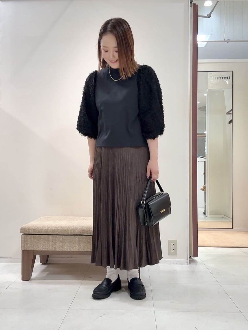 YUIさんの「UNTITLED｜【丸首/Tシャツ風/短丈】シャギースリーブ ポンチカットソー」を使ったコーディネート