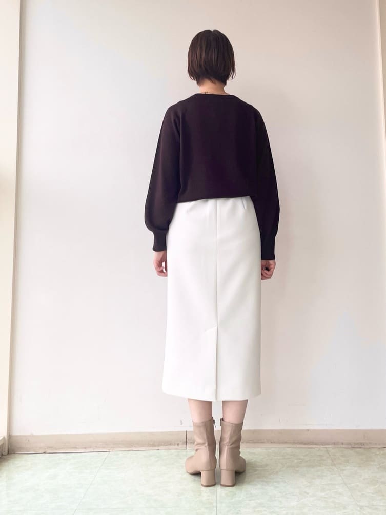 aliceさんの「UNTITLED｜【8色展開／コンパクト丈】レーヨン混 コクーンニット」を使ったコーディネート