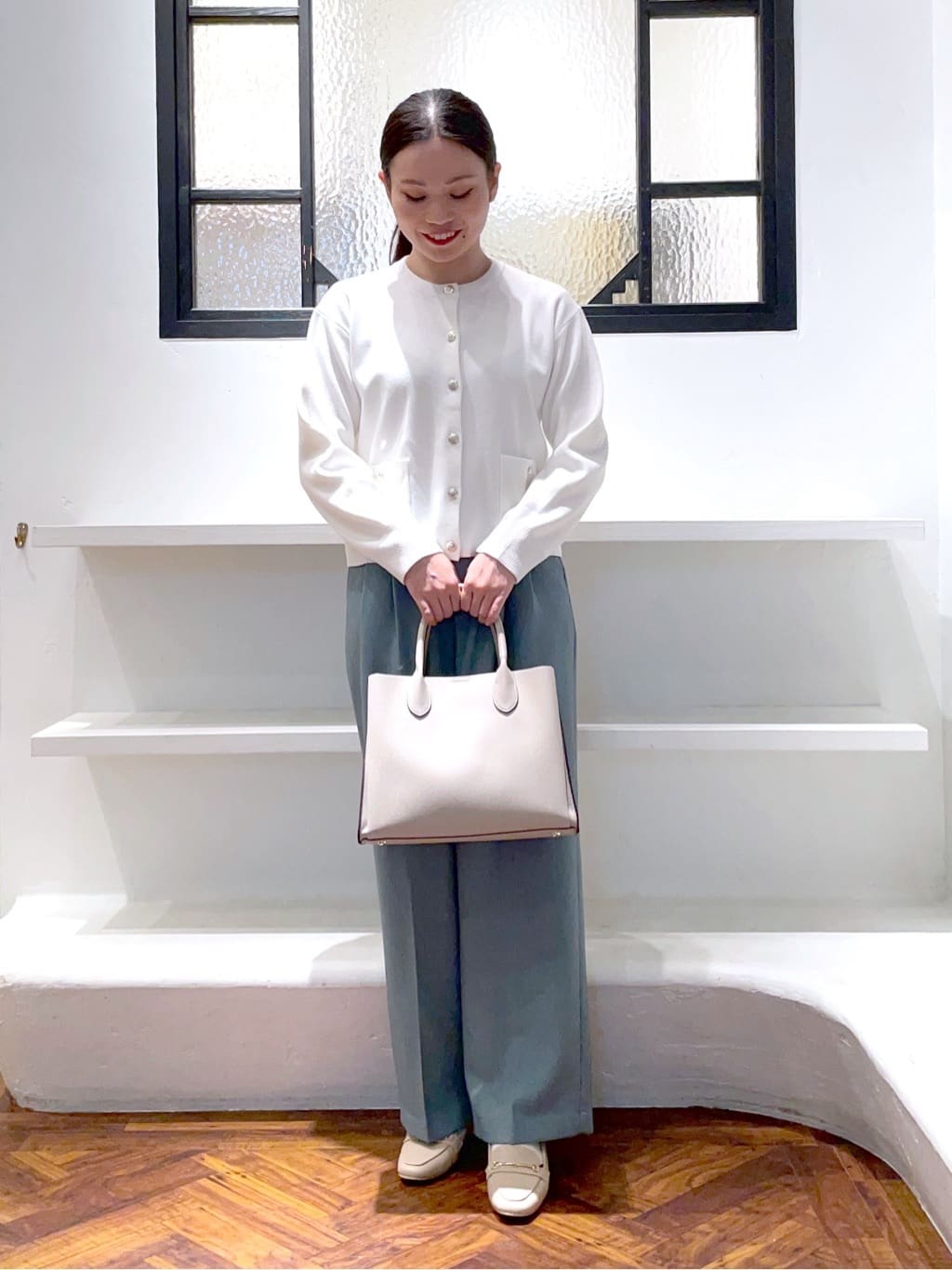 あんりさんの「grove｜ツータックワイドパンツ」を使ったコーディネート
